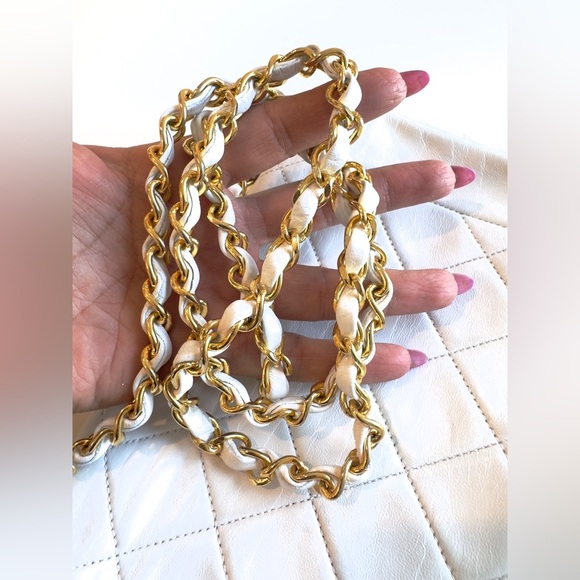 CHANEL Vintage 1-Series 1990s White Lambskin Quilted Flap Bag Gold CC Lock GHW!! - Picture 9 of 17